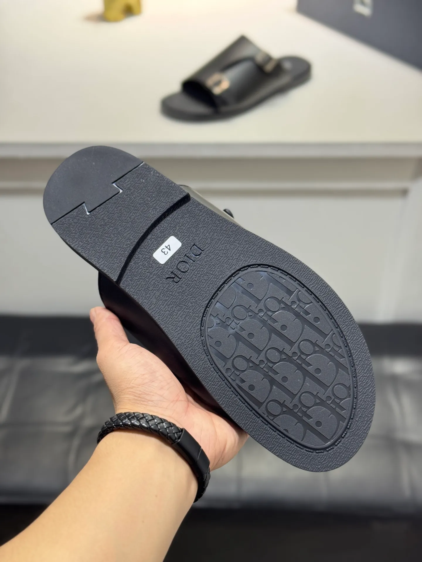Men's men's shoes 💰320 [New style] 🦇🦇𝐂𝐡𝐫𝐢𝐬𝐭𝐢𝐚𝐧 𝐃𝐢𝐨𝐫 Dior slippers - the latest hot sandals, classic sandals, original replicas, super durable and versatile, cowhide leather with hardware accessories, very comfortable on the feet Look slim and white. Original molded outsole size: 38-44 (.45. Customized